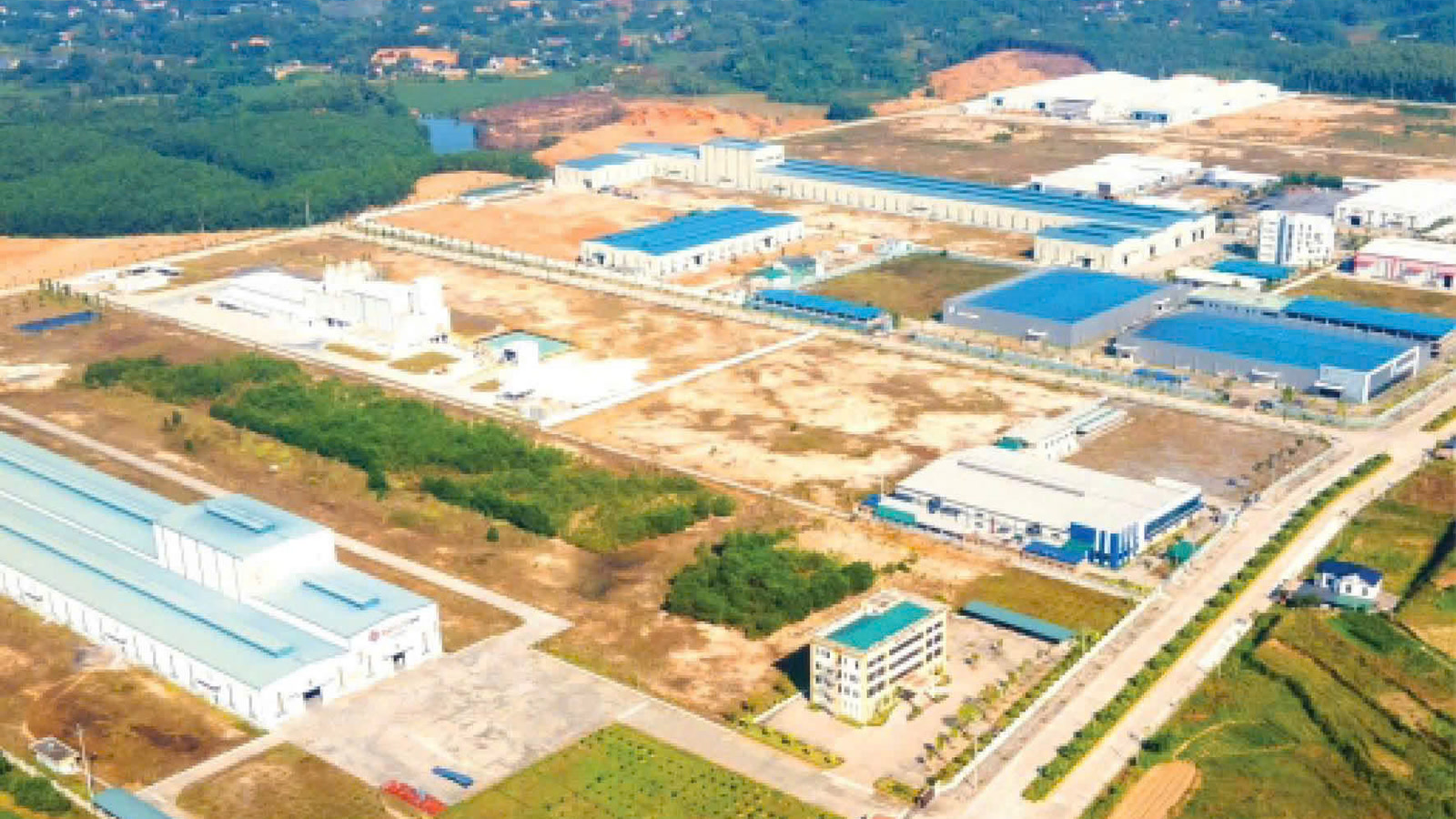 Nhà xưởng và phần đất còn trống nhìn từ trên cao. Ảnh tư liệu của tôi.