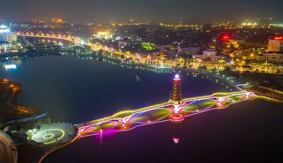 Phú Thọ về đêm nhìn từ trên cao